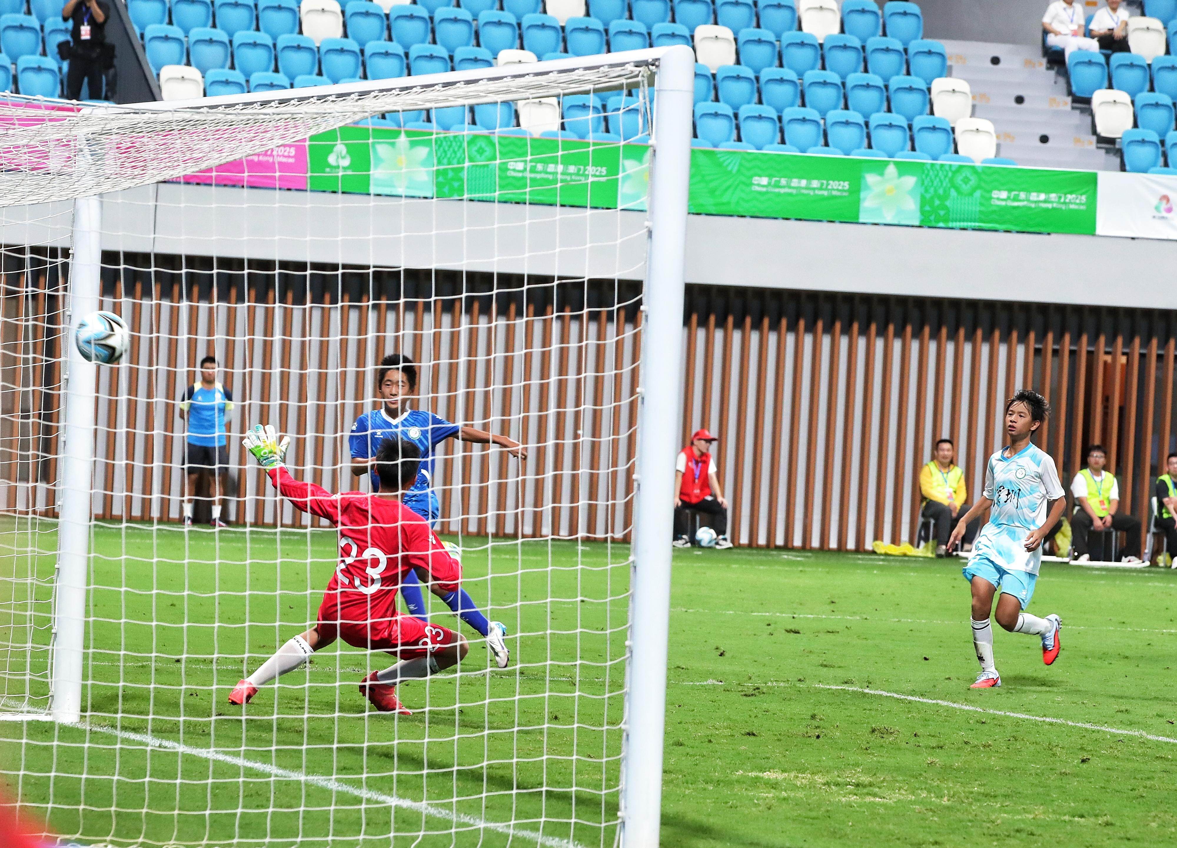 由深圳U, 天然草球场 由深圳U, 天然草球场