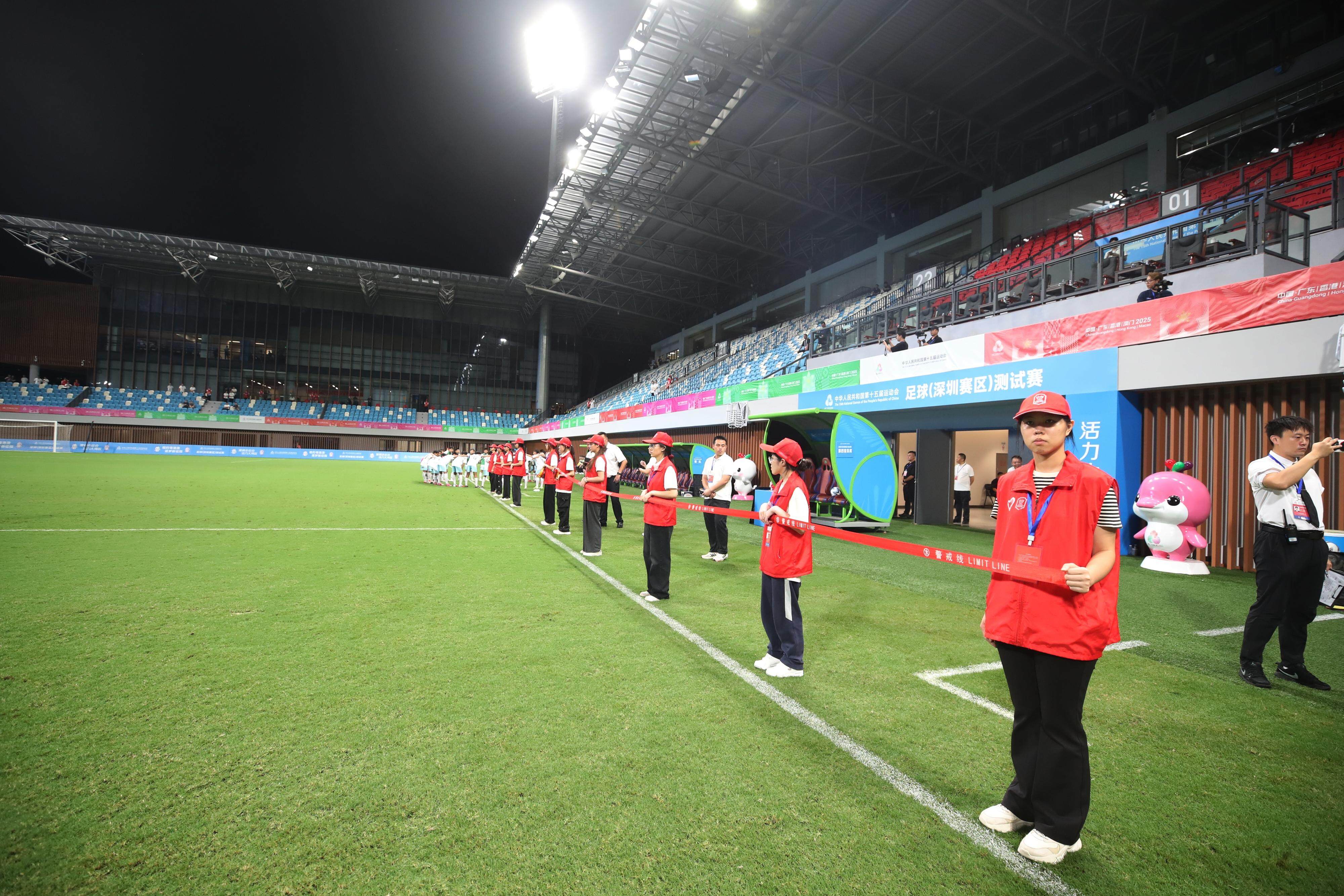 层级沟通机, 年足球训练, 共同组成一 层级沟通机, 年足球训练, 共同组成一