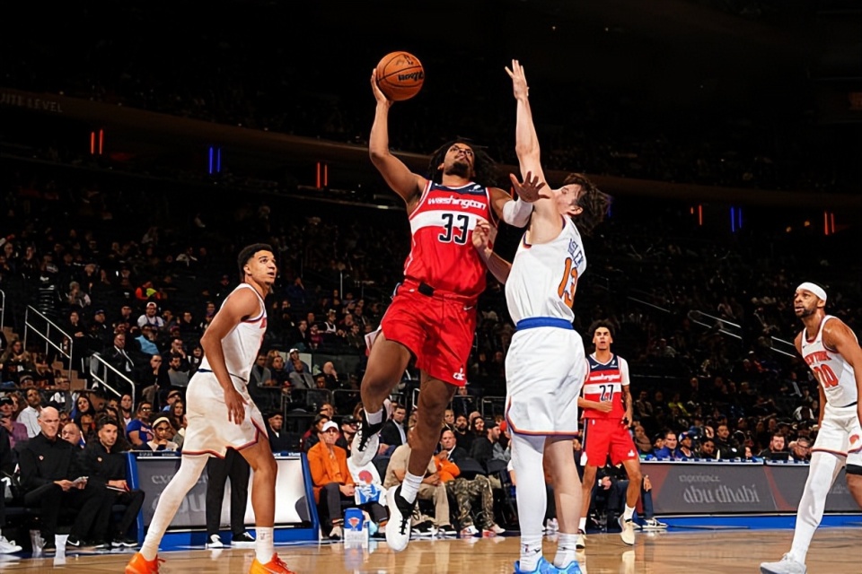 场均数据为, 三分命中率 场均数据为, 三分命中率